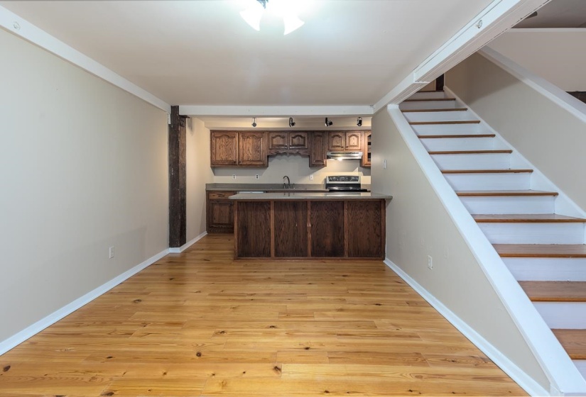 107 FRONT ST, Memphis, Tennessee 38103, 2 Bedrooms Bedrooms, 5 Rooms Rooms,1 BathroomBathrooms,Residential,For Sale,FRONT,10224292