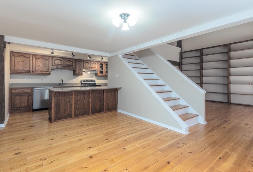 107 FRONT ST, Memphis, Tennessee 38103, 2 Bedrooms Bedrooms, 5 Rooms Rooms,1 BathroomBathrooms,Residential,For Sale,FRONT,10224292