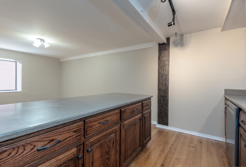 107 FRONT ST, Memphis, Tennessee 38103, 2 Bedrooms Bedrooms, 5 Rooms Rooms,1 BathroomBathrooms,Residential,For Sale,FRONT,10224292