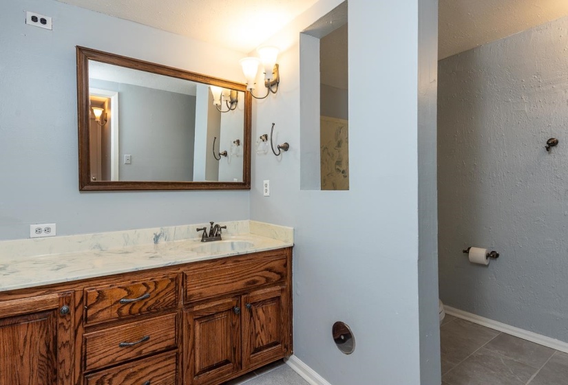 107 FRONT ST, Memphis, Tennessee 38103, 2 Bedrooms Bedrooms, 5 Rooms Rooms,1 BathroomBathrooms,Residential,For Sale,FRONT,10224292