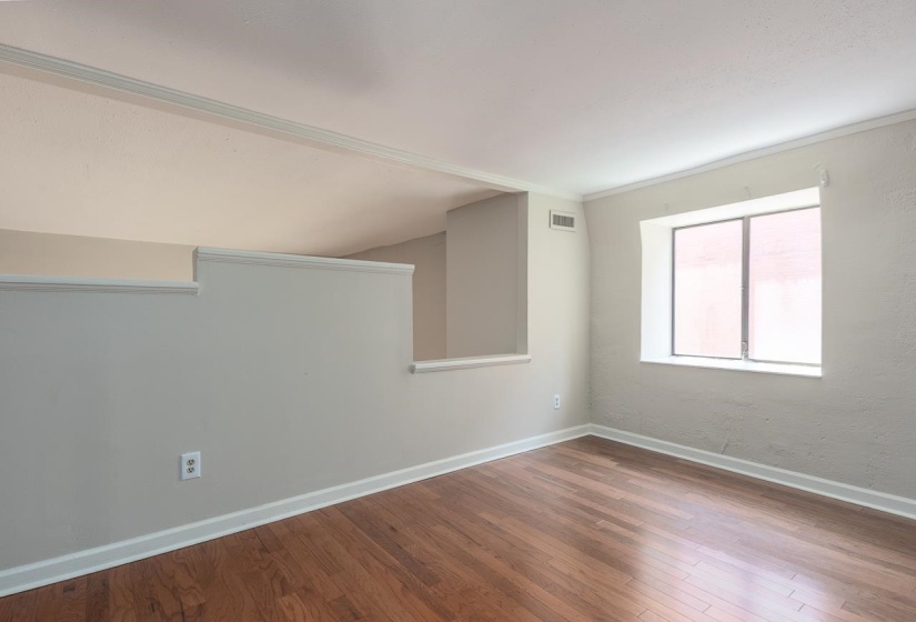 107 FRONT ST, Memphis, Tennessee 38103, 2 Bedrooms Bedrooms, 5 Rooms Rooms,1 BathroomBathrooms,Residential,For Sale,FRONT,10224292