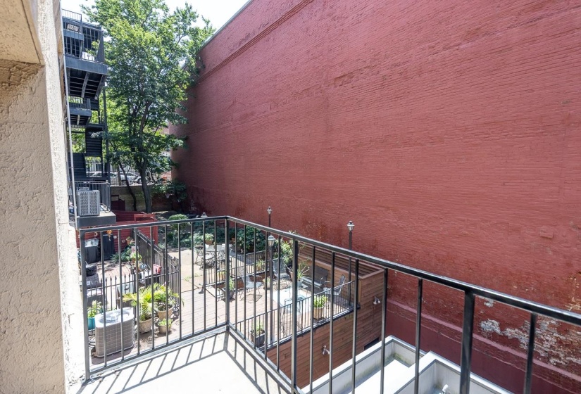 107 FRONT ST, Memphis, Tennessee 38103, 2 Bedrooms Bedrooms, 5 Rooms Rooms,1 BathroomBathrooms,Residential,For Sale,FRONT,10224292