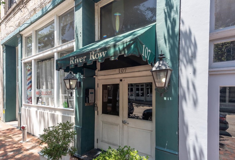 107 FRONT ST, Memphis, Tennessee 38103, 2 Bedrooms Bedrooms, 5 Rooms Rooms,1 BathroomBathrooms,Residential,For Sale,FRONT,10224292