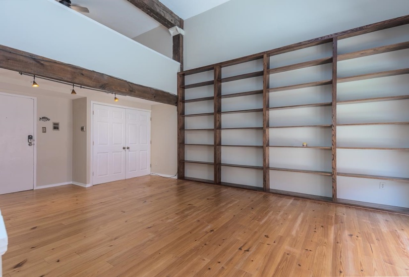 107 FRONT ST, Memphis, Tennessee 38103, 2 Bedrooms Bedrooms, 5 Rooms Rooms,1 BathroomBathrooms,Residential,For Sale,FRONT,10224292