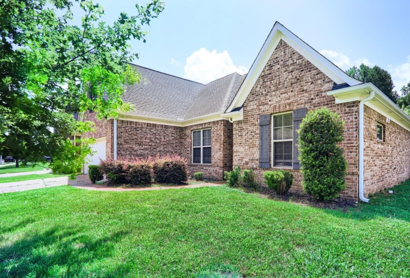 7935 COUNTRY LAKE DR, Bartlett, Tennessee 38133, 5 Bedroom Bedrooms, 8 Room Rooms,3 BathroomBathrooms,Residential,For Sale,COUNTRY LAKE,0,10224294