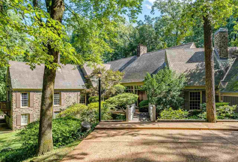 5711 SHADY GROVE RD, Memphis, Tennessee 38120, 5 Bedrooms Bedrooms, 9 Rooms Rooms,3.3 BathroomsBathrooms,Rental Properties,For Sale,SHADY GROVE,10224304