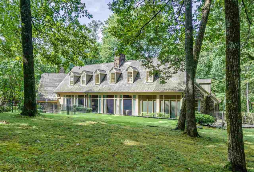 5711 SHADY GROVE RD, Memphis, Tennessee 38120, 5 Bedrooms Bedrooms, 9 Rooms Rooms,3.3 BathroomsBathrooms,Rental Properties,For Sale,SHADY GROVE,10224304