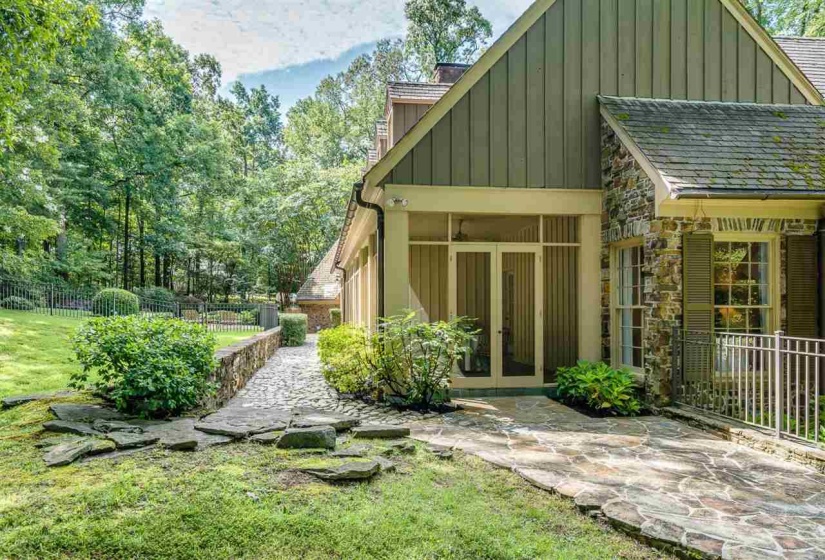 5711 SHADY GROVE RD, Memphis, Tennessee 38120, 5 Bedrooms Bedrooms, 9 Rooms Rooms,3.3 BathroomsBathrooms,Rental Properties,For Sale,SHADY GROVE,10224304
