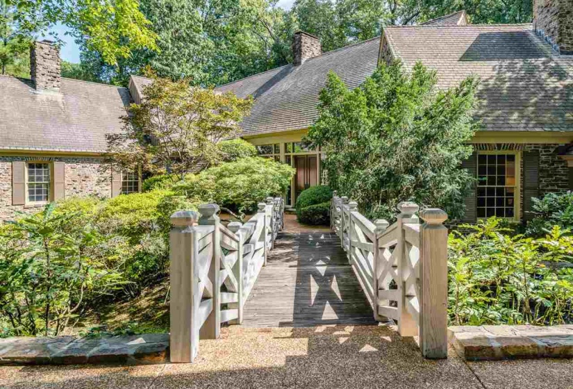 5711 SHADY GROVE RD, Memphis, Tennessee 38120, 5 Bedrooms Bedrooms, 9 Rooms Rooms,3.3 BathroomsBathrooms,Rental Properties,For Sale,SHADY GROVE,10224304