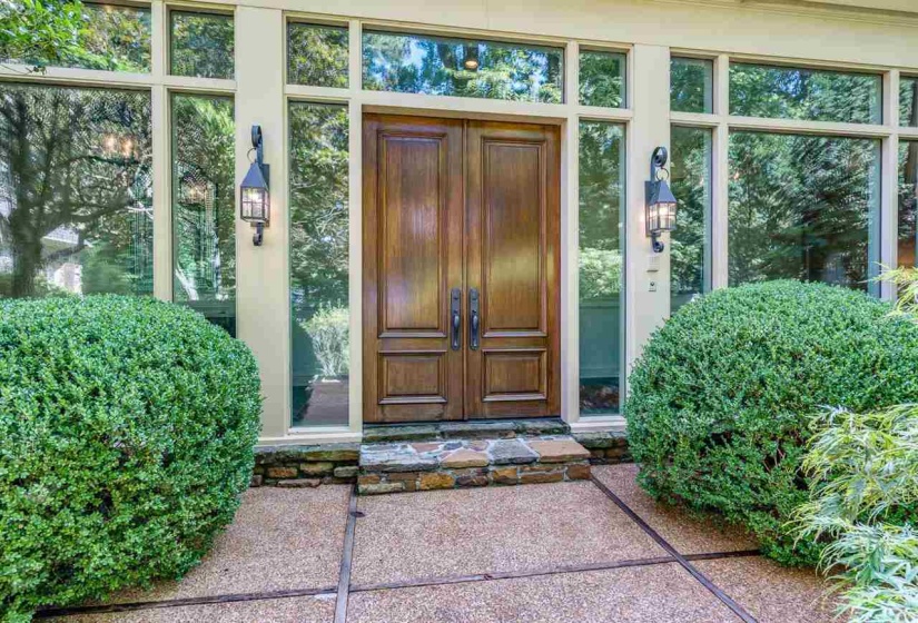 5711 SHADY GROVE RD, Memphis, Tennessee 38120, 5 Bedrooms Bedrooms, 9 Rooms Rooms,3.3 BathroomsBathrooms,Rental Properties,For Sale,SHADY GROVE,10224304