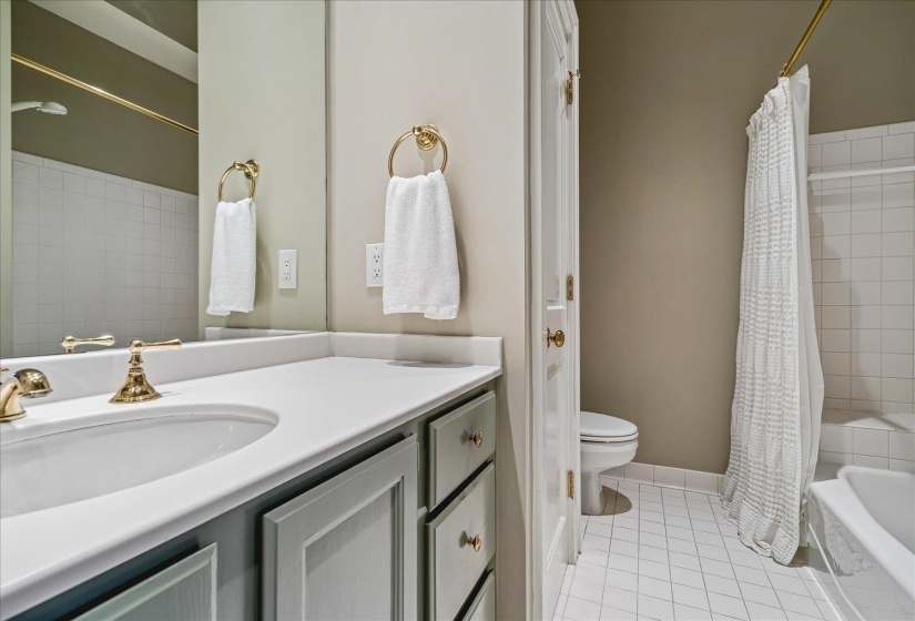 383 CHICKASAW BLUFF ST, Memphis, Tennessee 38103, 3 Bedrooms Bedrooms, 6 Rooms Rooms,3 BathroomsBathrooms,Residential,For Sale,CHICKASAW BLUFF,10224051