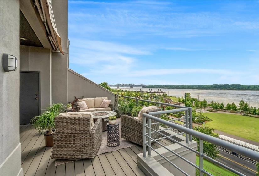 383 CHICKASAW BLUFF ST, Memphis, Tennessee 38103, 3 Bedrooms Bedrooms, 6 Rooms Rooms,3 BathroomsBathrooms,Residential,For Sale,CHICKASAW BLUFF,10224051