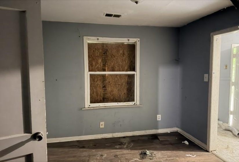 529 SHELBY DR, Memphis, Tennessee 38109, 2 Bedrooms Bedrooms, 5 Rooms Rooms,1 BathroomBathrooms,Residential,For Sale,SHELBY,10224297