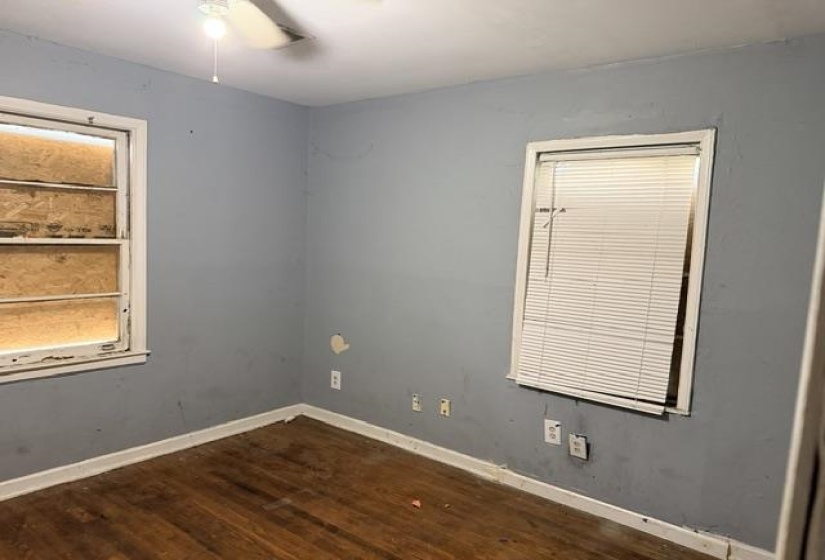 529 SHELBY DR, Memphis, Tennessee 38109, 2 Bedrooms Bedrooms, 5 Rooms Rooms,1 BathroomBathrooms,Residential,For Sale,SHELBY,10224297