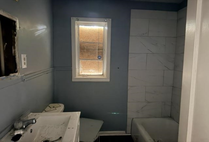 529 SHELBY DR, Memphis, Tennessee 38109, 2 Bedrooms Bedrooms, 5 Rooms Rooms,1 BathroomBathrooms,Residential,For Sale,SHELBY,10224297