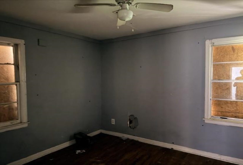 529 SHELBY DR, Memphis, Tennessee 38109, 2 Bedrooms Bedrooms, 5 Rooms Rooms,1 BathroomBathrooms,Residential,For Sale,SHELBY,10224297