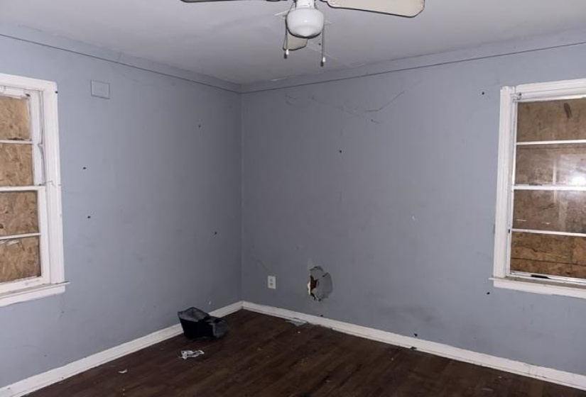 529 SHELBY DR, Memphis, Tennessee 38109, 2 Bedrooms Bedrooms, 5 Rooms Rooms,1 BathroomBathrooms,Residential,For Sale,SHELBY,10224297
