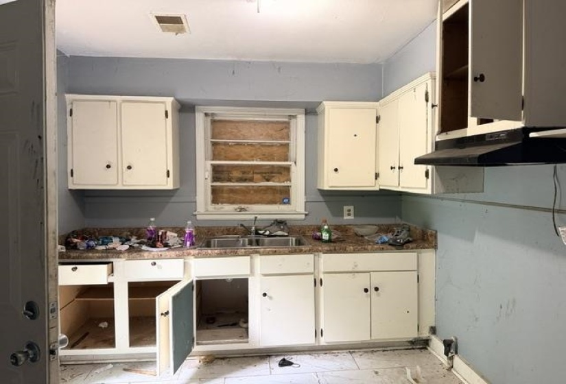 529 SHELBY DR, Memphis, Tennessee 38109, 2 Bedrooms Bedrooms, 5 Rooms Rooms,1 BathroomBathrooms,Residential,For Sale,SHELBY,10224297