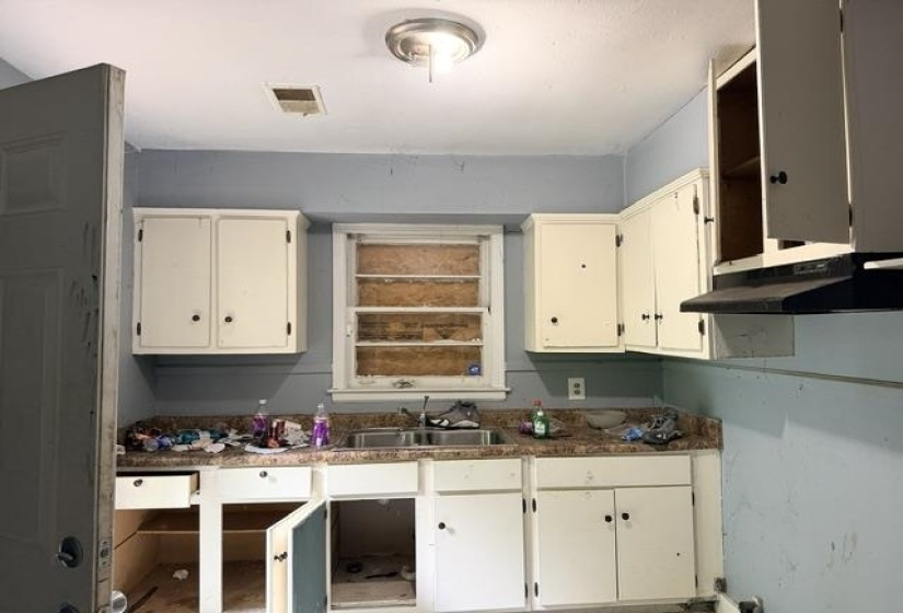 529 SHELBY DR, Memphis, Tennessee 38109, 2 Bedrooms Bedrooms, 5 Rooms Rooms,1 BathroomBathrooms,Residential,For Sale,SHELBY,10224297