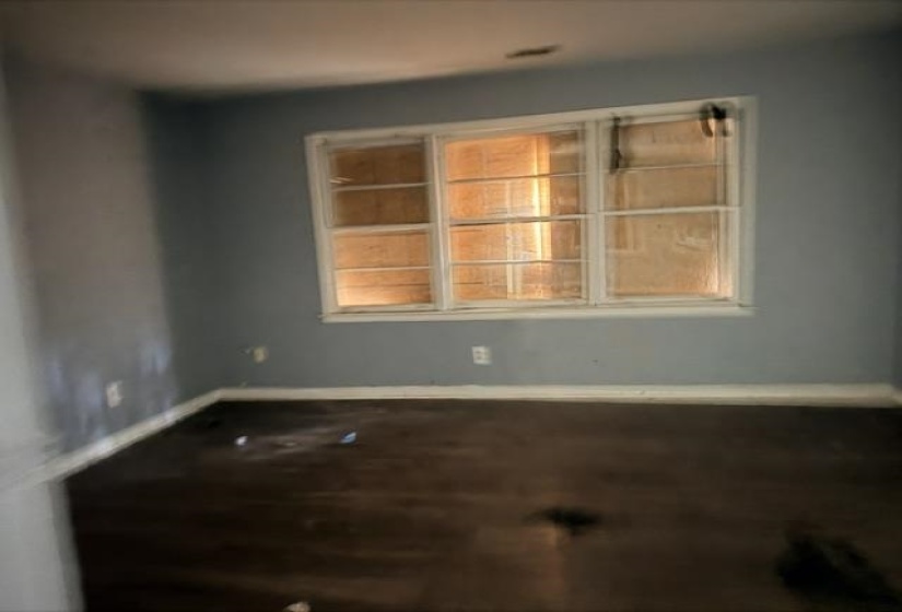 529 SHELBY DR, Memphis, Tennessee 38109, 2 Bedrooms Bedrooms, 5 Rooms Rooms,1 BathroomBathrooms,Residential,For Sale,SHELBY,10224297