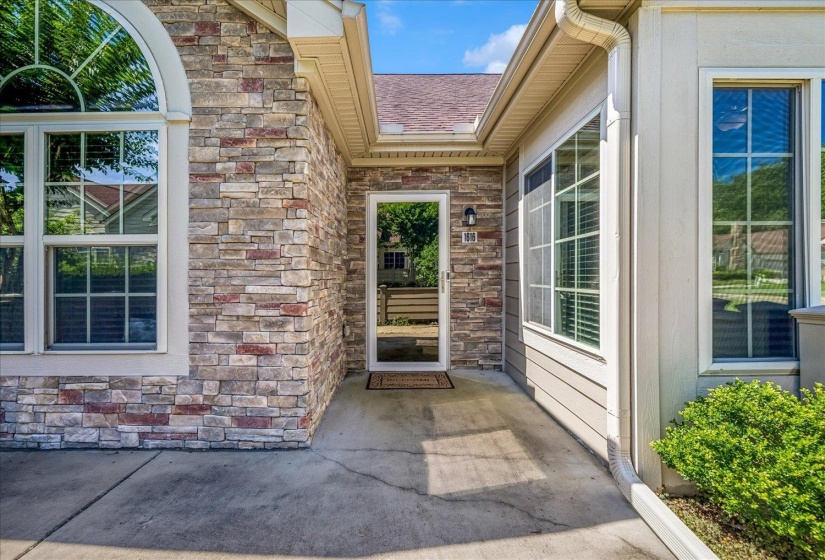 1616 SOUTHFIELD CIR, Memphis, Tennessee 38016, 2 Bedrooms Bedrooms, 7 Rooms Rooms,2 BathroomsBathrooms,Residential,For Sale,SOUTHFIELD,10224298