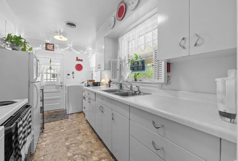 1563 MARCIA RD, Memphis, Tennessee 38117, 3 Bedrooms Bedrooms, 6 Rooms Rooms,1 BathroomBathrooms,Residential,For Sale,MARCIA,10224302