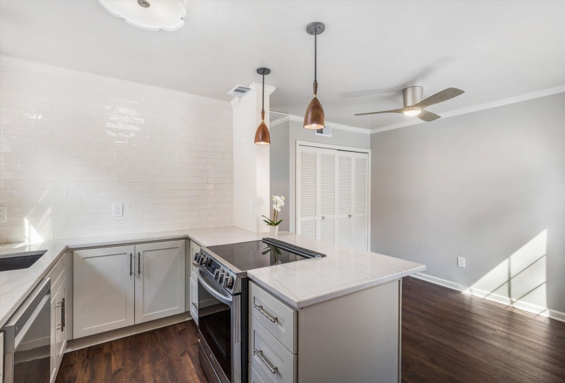 529 PEABODY SQ, Memphis, Tennessee 38104, 2 Bedrooms Bedrooms, 5 Rooms Rooms,1.2 BathroomsBathrooms,Residential,For Sale,PEABODY,10224312