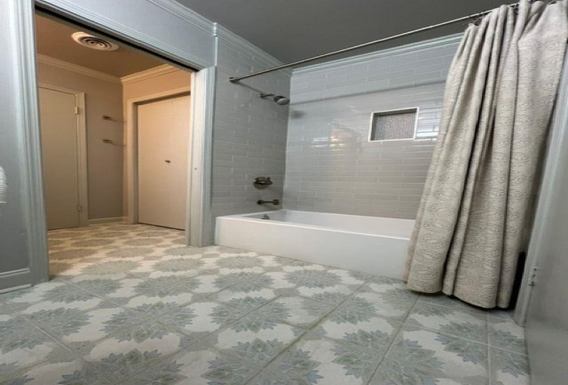 529 PEABODY SQ, Memphis, Tennessee 38104, 2 Bedrooms Bedrooms, 5 Rooms Rooms,1.2 BathroomsBathrooms,Residential,For Sale,PEABODY,10224312