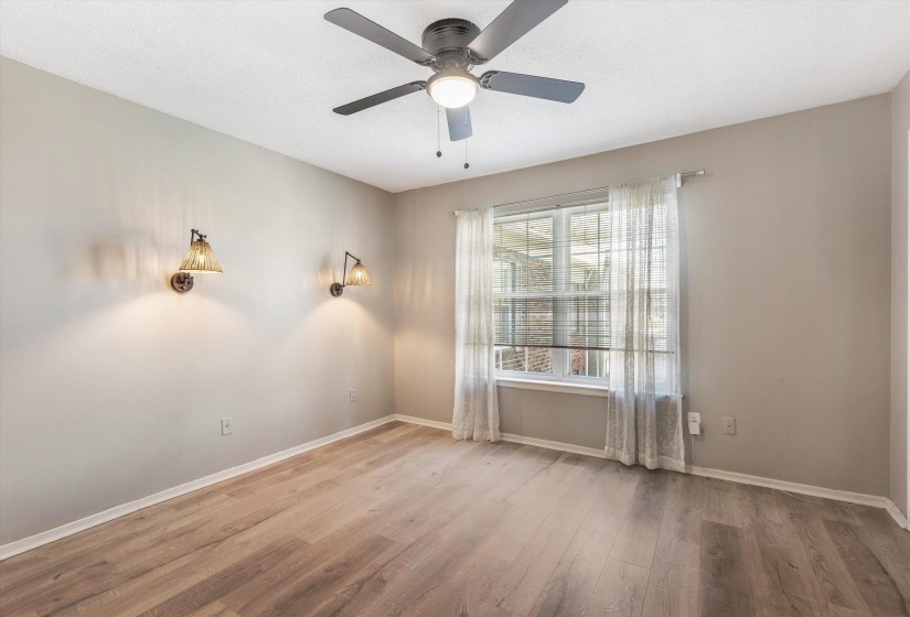 529 PEABODY SQ, Memphis, Tennessee 38104, 2 Bedrooms Bedrooms, 5 Rooms Rooms,1.2 BathroomsBathrooms,Residential,For Sale,PEABODY,10224312