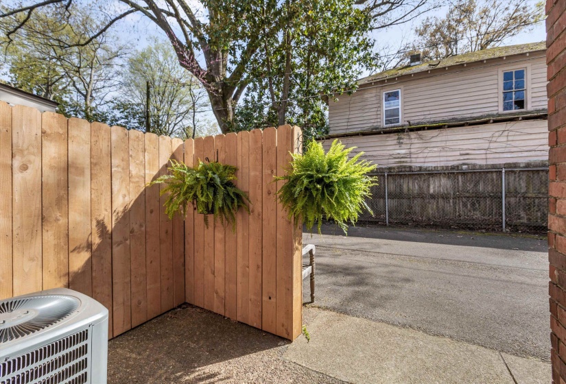 529 PEABODY SQ, Memphis, Tennessee 38104, 2 Bedrooms Bedrooms, 5 Rooms Rooms,1.2 BathroomsBathrooms,Residential,For Sale,PEABODY,10224312