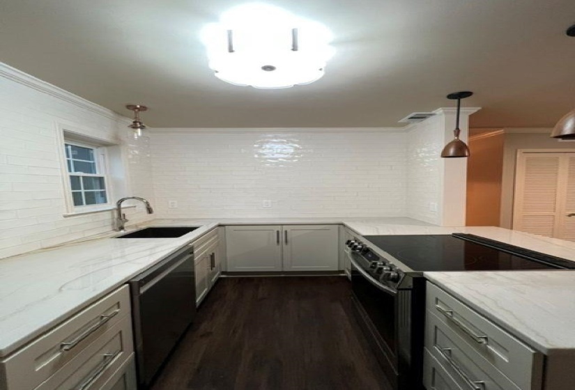529 PEABODY SQ, Memphis, Tennessee 38104, 2 Bedrooms Bedrooms, 5 Rooms Rooms,1.2 BathroomsBathrooms,Residential,For Sale,PEABODY,10224312