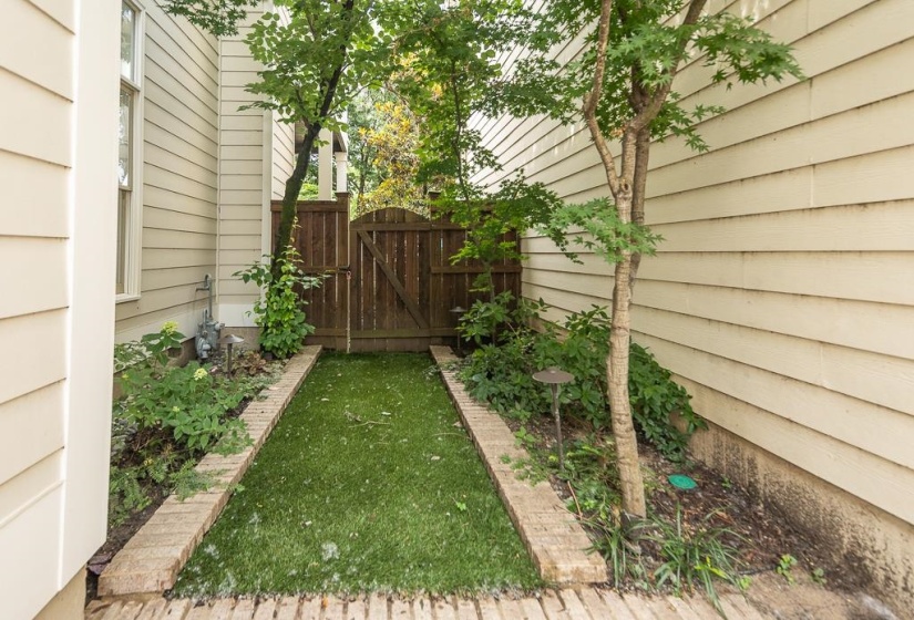 1014 HARBOR BEND CIR, Memphis, Tennessee 38103, 3 Bedrooms Bedrooms, 5 Rooms Rooms,3 BathroomsBathrooms,Residential,For Sale,HARBOR BEND,10224315