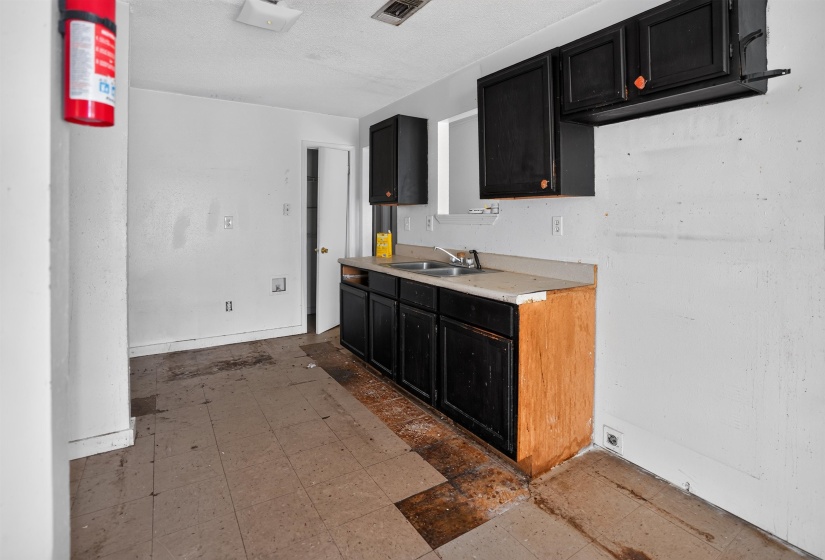 3795 BLACK FORREST DR, Memphis, Tennessee 38128, 3 Bedrooms Bedrooms, 7 Rooms Rooms,2 BathroomsBathrooms,Residential,For Sale,BLACK FORREST,10224318