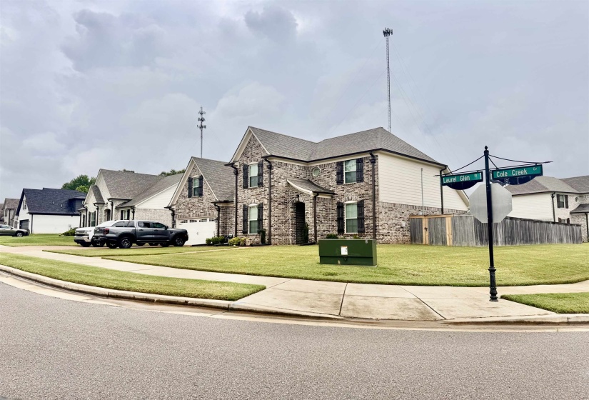 195 LAUREL GLEN DR, Oakland, Tennessee 38060, 5 Bedrooms Bedrooms, 8 Rooms Rooms,3 BathroomsBathrooms,Residential,For Sale,LAUREL GLEN,10224335