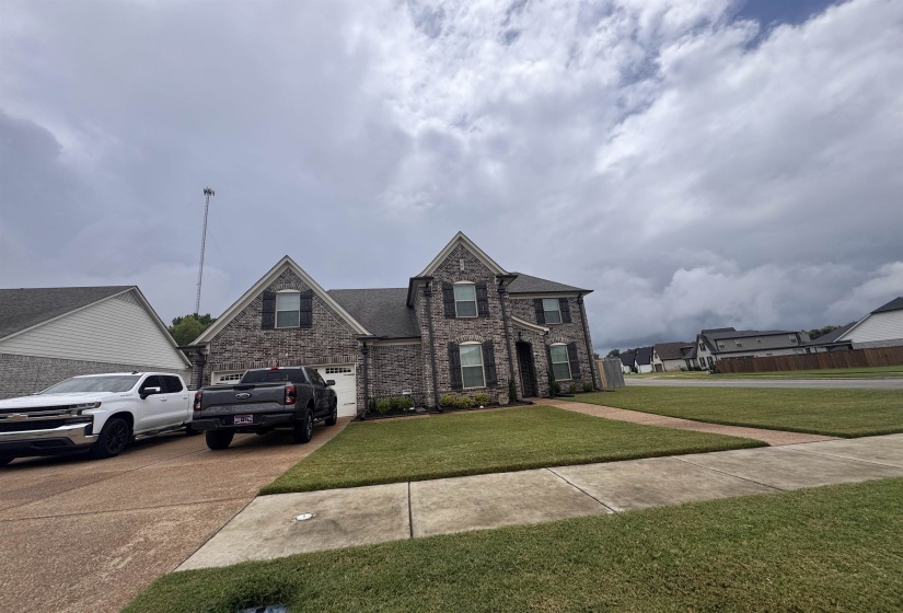 195 LAUREL GLEN DR, Oakland, Tennessee 38060, 5 Bedrooms Bedrooms, 8 Rooms Rooms,3 BathroomsBathrooms,Residential,For Sale,LAUREL GLEN,10224335