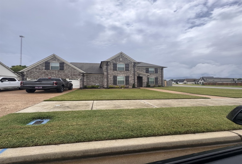 195 LAUREL GLEN DR, Oakland, Tennessee 38060, 5 Bedrooms Bedrooms, 8 Rooms Rooms,3 BathroomsBathrooms,Residential,For Sale,LAUREL GLEN,10224335
