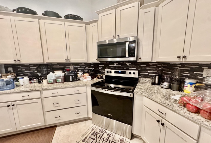 195 LAUREL GLEN DR, Oakland, Tennessee 38060, 5 Bedrooms Bedrooms, 8 Rooms Rooms,3 BathroomsBathrooms,Residential,For Sale,LAUREL GLEN,10224335