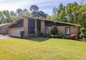 36 MCDANIEL DR, Jackson, Tennessee 38305-2528, 4 Bedrooms Bedrooms, 4 Rooms Rooms,2 BathroomsBathrooms,Residential,For Sale,MCDANIEL,10220157
