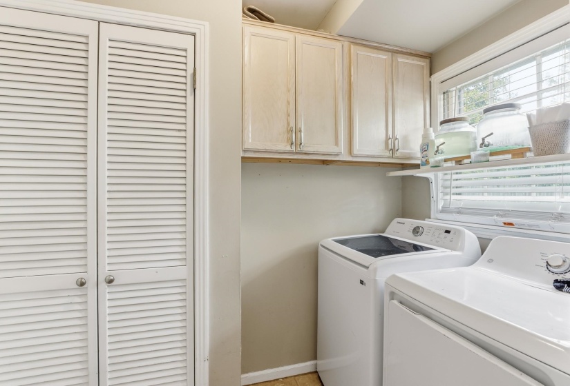 1614 STERLING DR, Memphis, Tennessee 38119, 4 Bedroom Bedrooms, 7 Room Rooms,1.1 BathroomBathrooms,Residential,For Sale,STERLING,0,10224359
