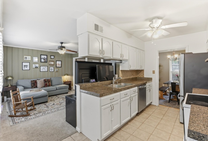 1614 STERLING DR, Memphis, Tennessee 38119, 4 Bedroom Bedrooms, 7 Room Rooms,1.1 BathroomBathrooms,Residential,For Sale,STERLING,0,10224359