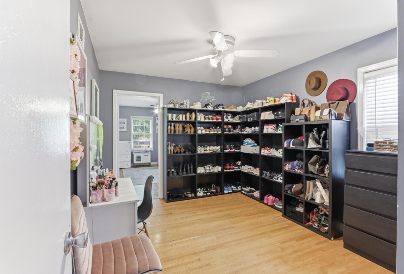 1614 STERLING DR, Memphis, Tennessee 38119, 4 Bedroom Bedrooms, 7 Room Rooms,1.1 BathroomBathrooms,Residential,For Sale,STERLING,0,10224359