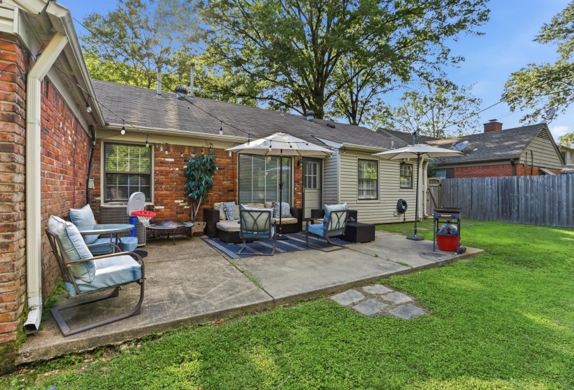 1614 STERLING DR, Memphis, Tennessee 38119, 4 Bedroom Bedrooms, 7 Room Rooms,1.1 BathroomBathrooms,Residential,For Sale,STERLING,0,10224359