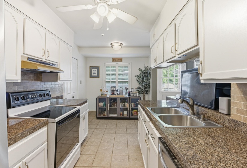 1614 STERLING DR, Memphis, Tennessee 38119, 4 Bedroom Bedrooms, 7 Room Rooms,1.1 BathroomBathrooms,Residential,For Sale,STERLING,0,10224359