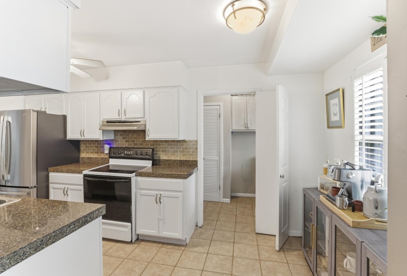 1614 STERLING DR, Memphis, Tennessee 38119, 4 Bedroom Bedrooms, 7 Room Rooms,1.1 BathroomBathrooms,Residential,For Sale,STERLING,0,10224359