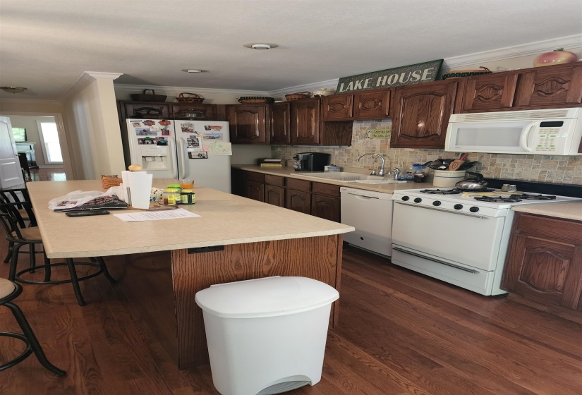 10140 RIVERTON ROSE TRL, Cherokee, Alabama 35616, 3 Bedrooms Bedrooms, 9 Rooms Rooms,2 BathroomsBathrooms,Residential,For Sale,RIVERTON ROSE,10224360