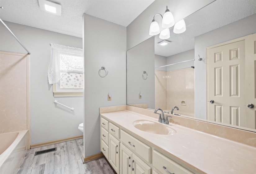 43 HASTINGS WAY, Covington, Tennessee 38019, 4 Bedrooms Bedrooms, 8 Rooms Rooms,2 BathroomsBathrooms,Residential,For Sale,HASTINGS,10224363