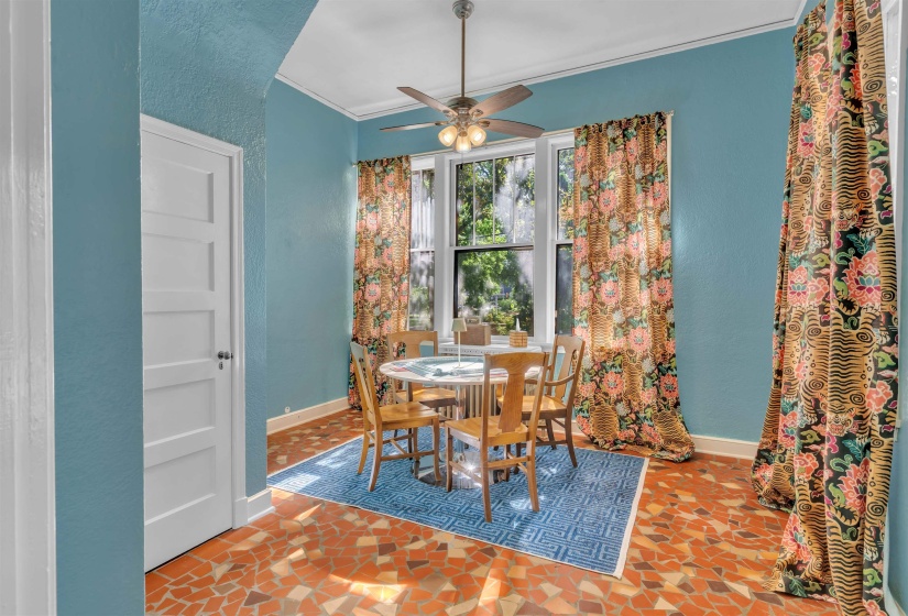 1657 PEABODY AVE, Memphis, Tennessee 38104, 4 Bedrooms Bedrooms, 12 Rooms Rooms,4.1 BathroomsBathrooms,Residential,For Sale,PEABODY,10224364