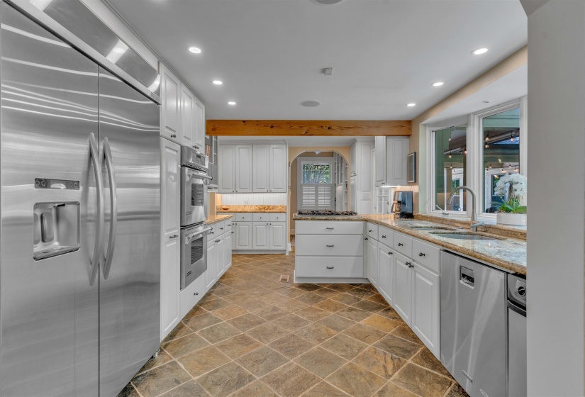 1657 PEABODY AVE, Memphis, Tennessee 38104, 4 Bedrooms Bedrooms, 12 Rooms Rooms,4.1 BathroomsBathrooms,Residential,For Sale,PEABODY,10224364
