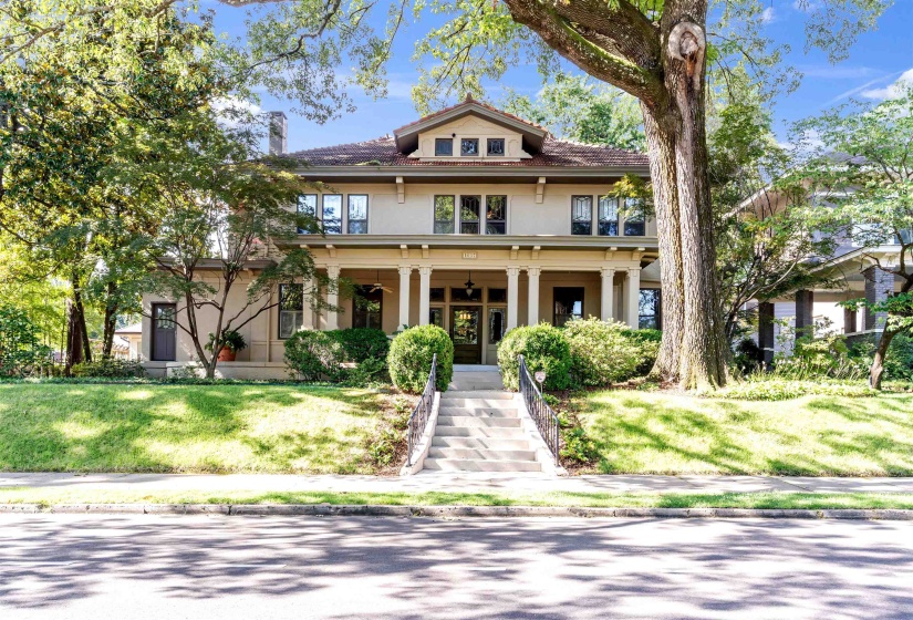 1657 PEABODY AVE, Memphis, Tennessee 38104, 4 Bedrooms Bedrooms, 12 Rooms Rooms,4.1 BathroomsBathrooms,Residential,For Sale,PEABODY,10224364