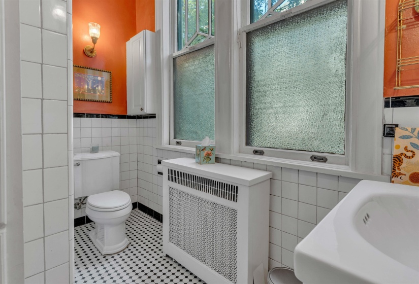 1657 PEABODY AVE, Memphis, Tennessee 38104, 4 Bedrooms Bedrooms, 12 Rooms Rooms,4.1 BathroomsBathrooms,Residential,For Sale,PEABODY,10224364